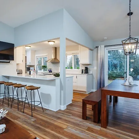 Marina Cottage By Simple Life Rentals
